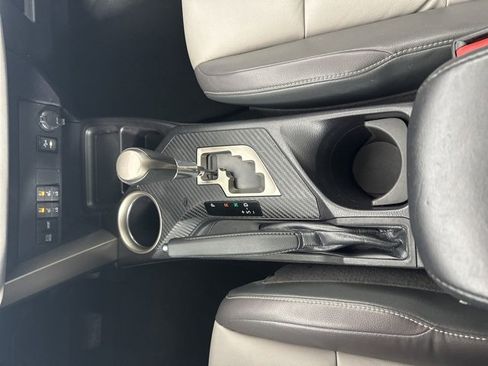 Used 2015 Toyota RAV4 Limited image 18