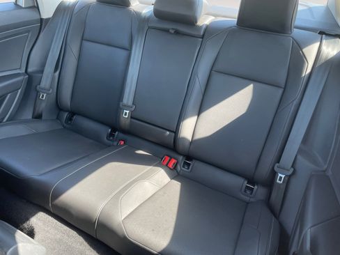 Used 2019 Volkswagen Jetta SEL w/ Cold Weather Package image 12