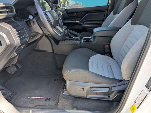 Used 2025 Toyota 4Runner TRD Off-Road image 5