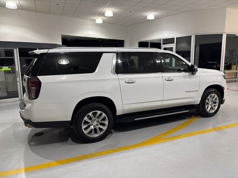 Used 2023 Chevrolet Suburban Premier image 10