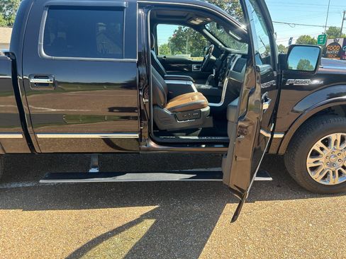 Used 2013 Ford F150 Platinum AWD/4WD image 4