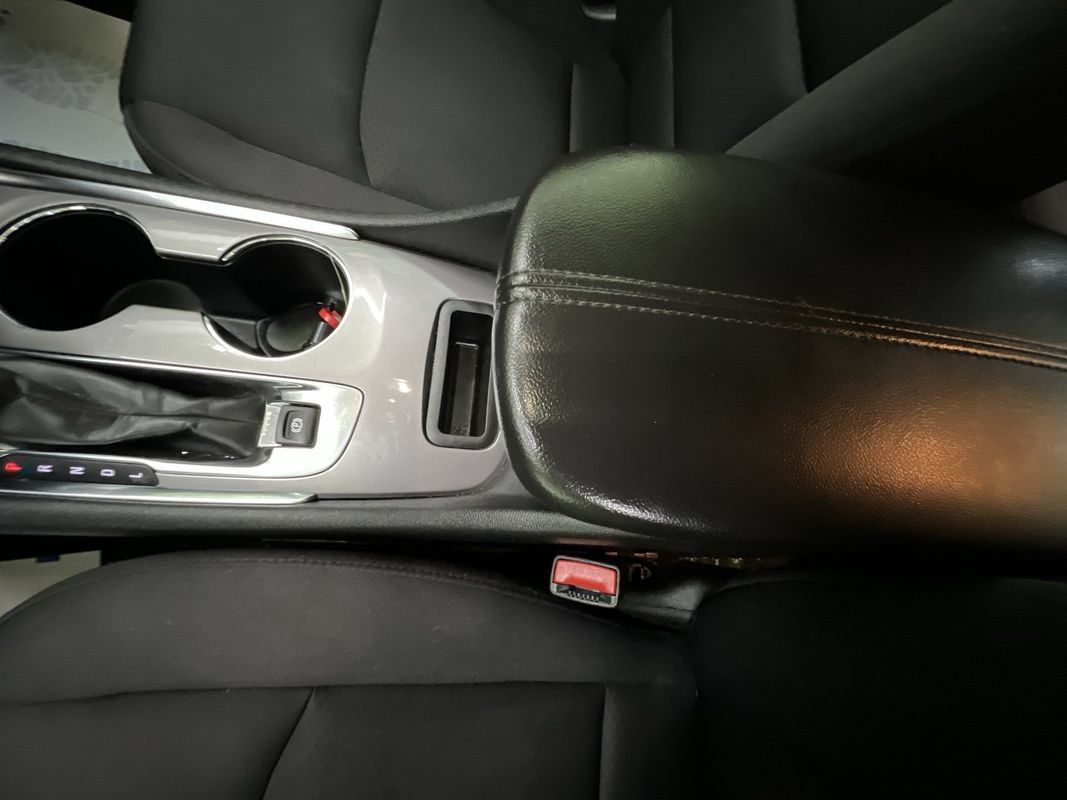 Used 2022 Chevrolet Malibu LT FWD image 25