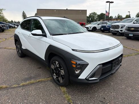 Used 2024 Hyundai Kona SEL FWD image 3