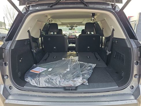 New 2026 Nissan Pathfinder SL w/ SL Premium Package FWD image 16