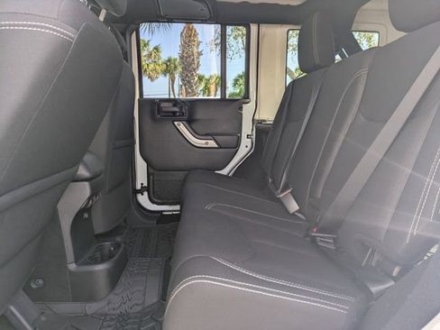 Used 2018 Jeep Wrangler Unlimited Sahara w/ Connectivity Group image 13