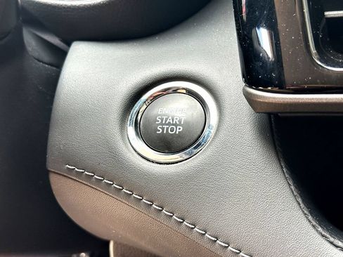 Used 2022 Toyota Highlander LE AWD/4WD image 14