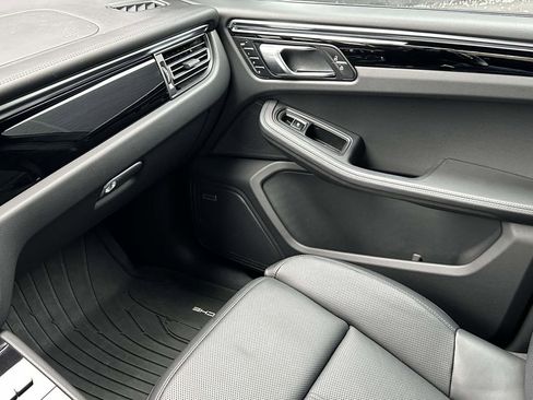 Certified 2025 Porsche Macan Turbo AWD/4WD image 29