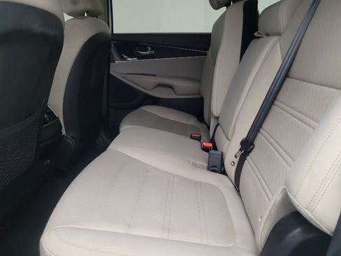 Used 2020 Kia Sorento S image 18