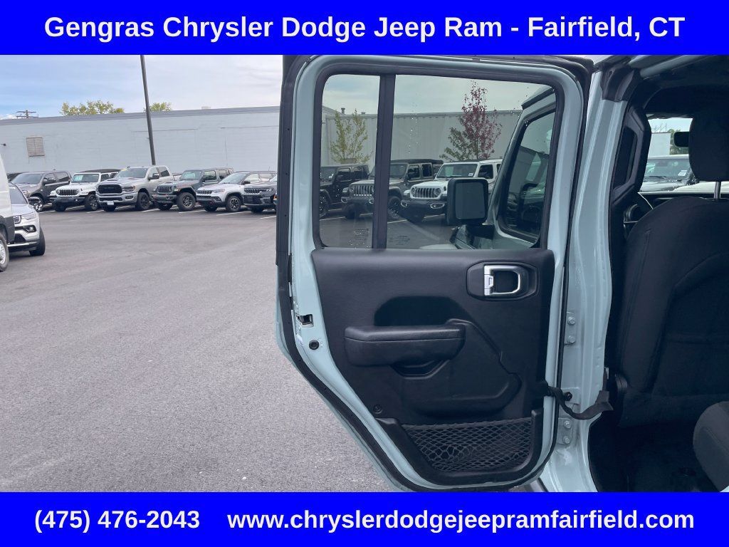Used 2023 Jeep Wrangler Unlimited w/ Sun & Screen Package AWD/4WD image 39
