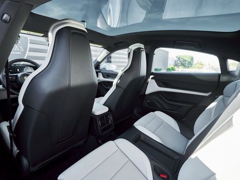 Used 2023 Porsche Taycan 4S w/ Premium Package image 37