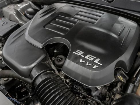 Used 2018 Chrysler 300 S w/ 300S Premium Group AWD/4WD image 4