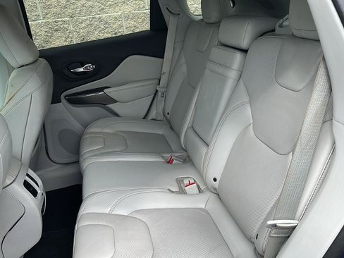 Used 2019 Jeep Cherokee Limited AWD/4WD image 21