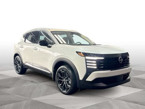 Used 2026 Nissan Kicks SR w/ SR Premium Package AWD/4WD image 2