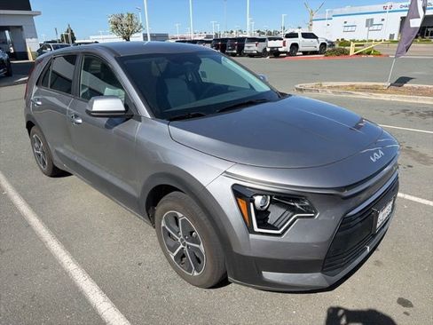Used 2023 Kia Niro LX image 5