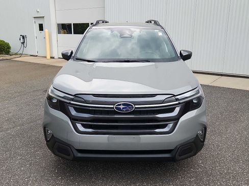 Used 2025 Subaru Forester Limited AWD/4WD image 2