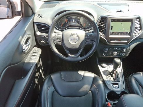 Used 2020 Jeep Cherokee Trailhawk w/ Cold Weather Group AWD/4WD image 11