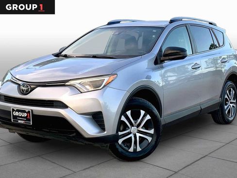 Used 2018 Toyota RAV4 LE FWD image 1