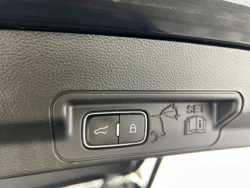 Used 2023 Ford Explorer Platinum w/ Technology Package AWD/4WD image 40