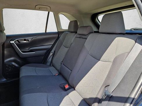 Used 2021 Toyota RAV4 XLE FWD image 19