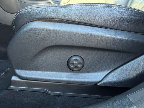 Used 2019 Mercedes-Benz GLC 300 w/ Premium Package image 23