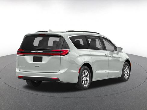 Used 2022 Chrysler Pacifica Limited FWD image 2