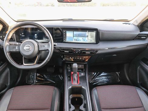 Used 2025 Nissan Kicks SR FWD image 13