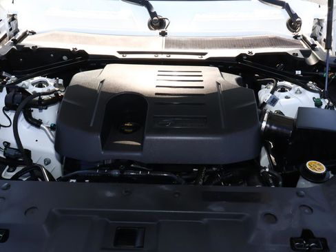 Used 2023 Land Rover Defender 110 X-Dynamic SE image 24