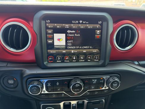 Used 2019 Jeep Wrangler Unlimited Rubicon AWD/4WD image 10