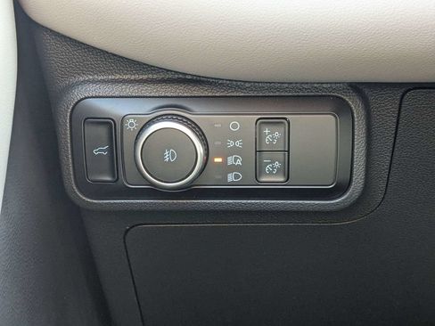 Used 2025 Ford Explorer Active w/ Active Comfort Package RWD image 21