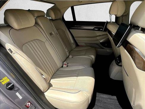 Used 2018 Genesis G90 5.0 Ultimate AWD/4WD image 28