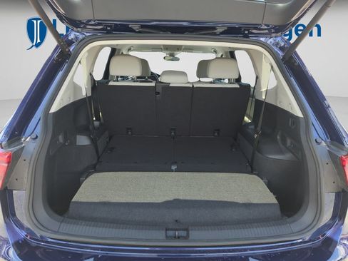 Used 2024 Volkswagen Tiguan SE FWD image 17