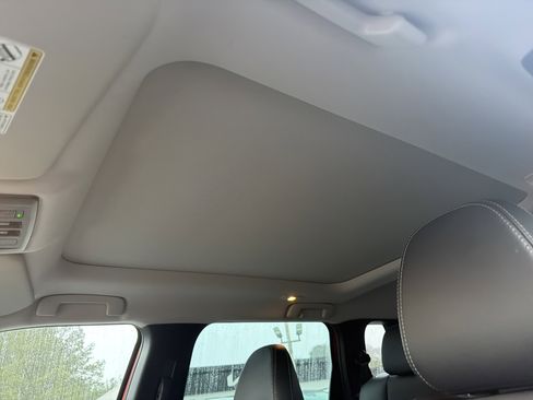 Used 2023 Mitsubishi Outlander SE image 35