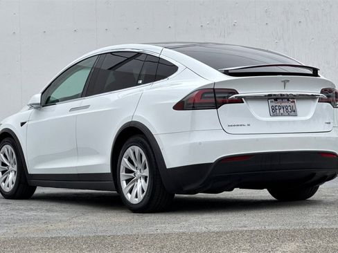 Used 2018 Tesla Model X 75D image 6