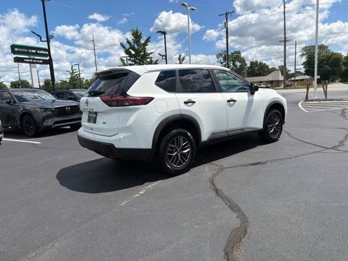 Used 2024 Nissan Rogue S AWD/4WD image 8