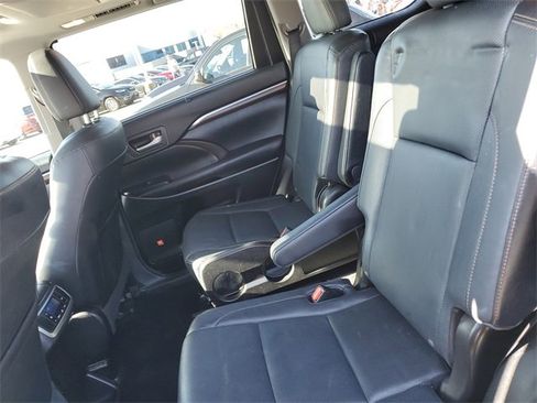 Used 2016 Toyota Highlander Limited image 28