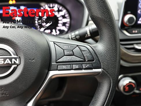 Used 2023 Nissan Altima 2.5 SV FWD image 16