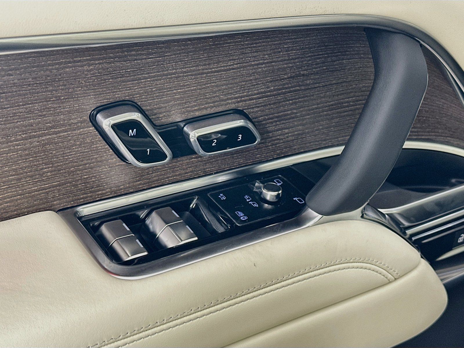 New 2027 Land Rover Range Rover SE AWD/4WD image 16