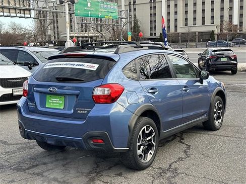 Used 2017 Subaru Crosstrek 2.0i image 2