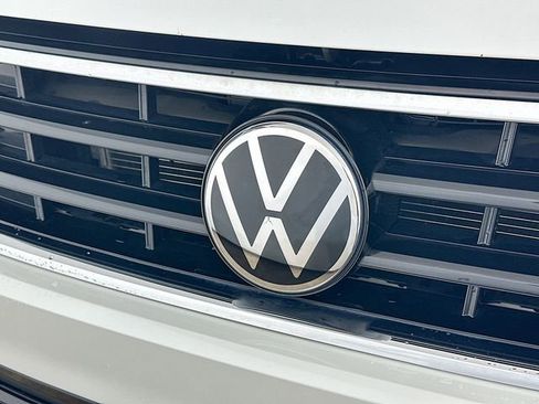 Used 2023 Volkswagen Tiguan SE R-Line image 25