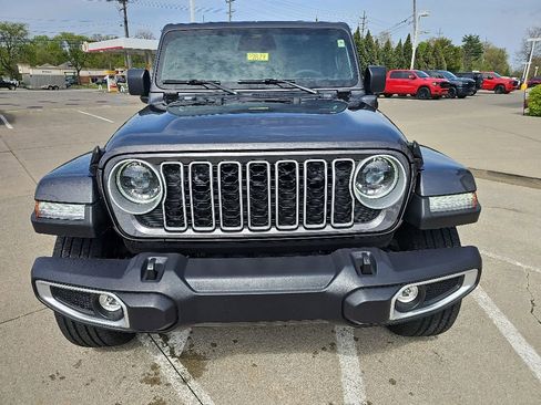 Certified 2025 Jeep Wrangler Unlimited Sahara AWD/4WD image 4