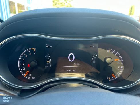 Used 2018 Jeep Grand Cherokee Limited image 7