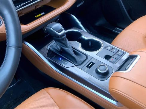 Used 2023 Toyota Highlander Platinum image 17