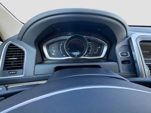 Used 2015 Volvo XC60 T5 Platinum image 39