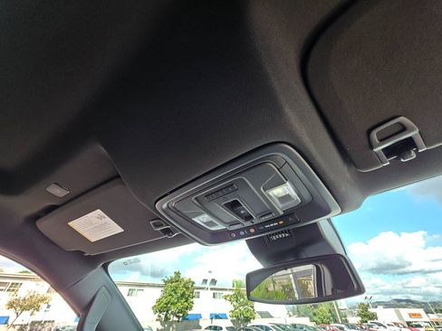 Used 2022 Chevrolet Silverado 1500 High Country image 17