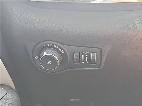 Used 2023 Jeep Compass Limited w/ Sun and Sound Group AWD/4WD image 22