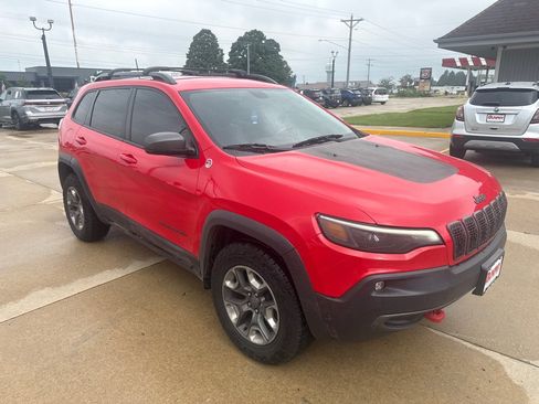 Used 2019 Jeep Cherokee Trailhawk AWD/4WD image 7
