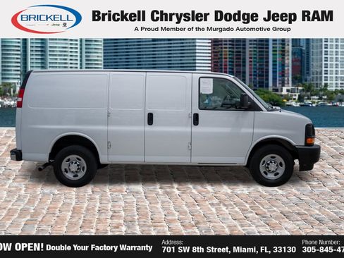 Used 2017 Chevrolet Express 2500 RWD image 4