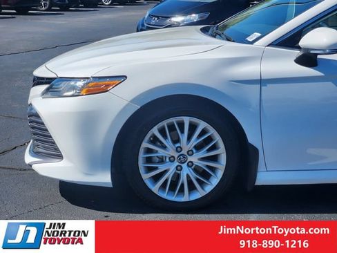 Used 2019 Toyota Camry XLE FWD image 9