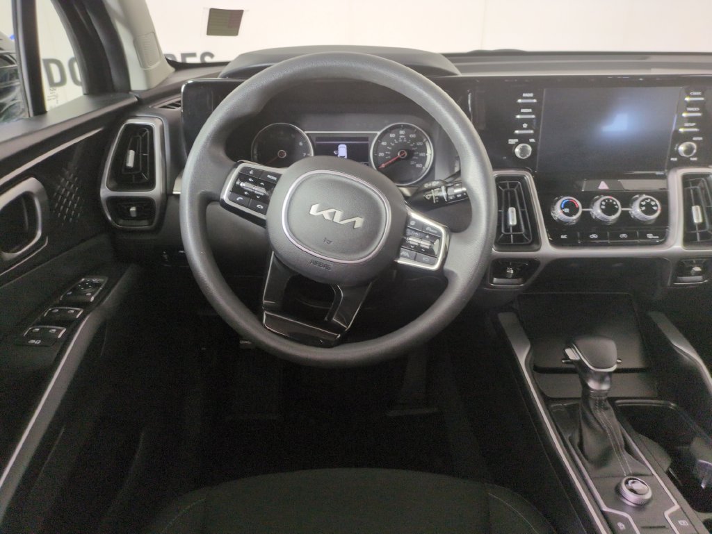 Used 2023 Kia Sorento LX FWD image 17