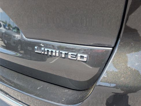 Used 2023 Jeep Grand Cherokee L Limited AWD/4WD image 10